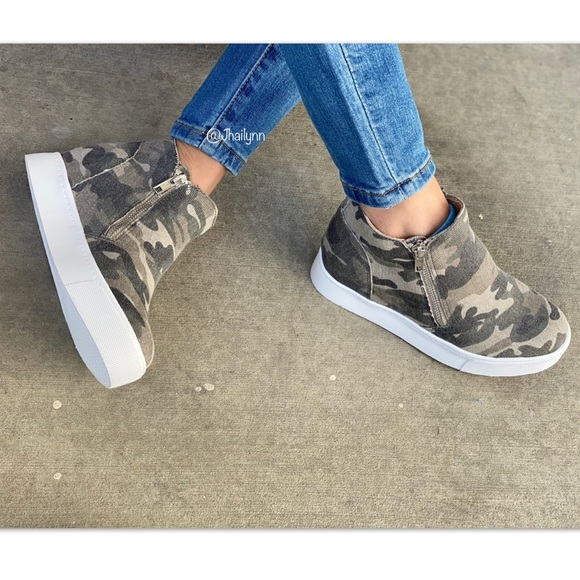 NEW YEARS SALE Camo Hidden wedge sneaker - Picture 3 of 7